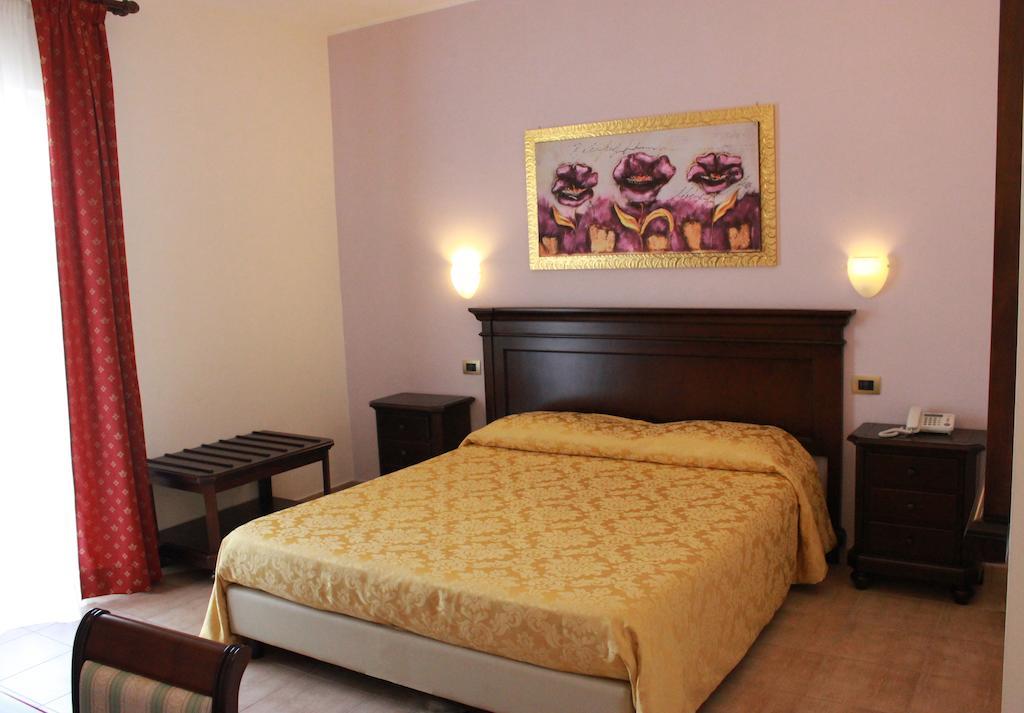 Hotel Vittorio Emanuele Floridia Szoba fotó